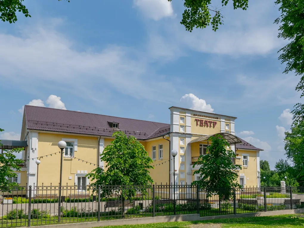 Истринский драматический театр. Истра, Московская область. Фотография: <a href="http://www.teatr-istra.ru/galleries/teatr/" target="_blank" rel="noopener">teatr-istra.ru</a>